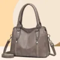 Borsa a mano tote in pelle morbida da donna con tracolla, elegante borsa capiente. - Viola