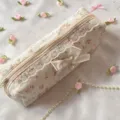 Trousse a crayons dentelle fleurie matelassee avec noeud papillon et fermeture eclair - Multipack / Beige