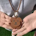 Niedlicher brauner Hundeform Leder-Schlüsselanhänger und Haustierhaar-Aufbewahrungstasche. - Hund / 1 Stück/Packung