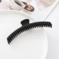 Schwarze matte gebogene Haarklammer große Haifischklammer minimalistischer Stil elegante Haarspange. - Schwarz