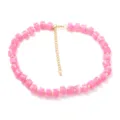 Collana di perle cilindriche multicolore rosa estiva con catena dorata per donne. - Rosa