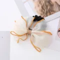 Chouchou élégant en organza avec nœud et strass, attache-cheveux chic bordé d'orange pour femmes. - Élastiques Cheveux Nœud Strass / Blanc Cassé