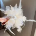 Elegant white feather hair claw clip with pearl center, large elegant hairpin for women. - A23 Beige