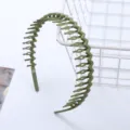 Green plastic zigzag toothed hair hoop for women face washing, anti-slip hair accessory. - Toothed Headband / Green