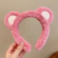 Roze pluche berenoren haarband voor vrouwen, schattige donzige haarhoepel voor het wassen van het gezicht. - Berenoren haarband / Roze