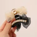 Elegante organza strik haarclips met fonkelende strass-stenen, modieuze haaraccessoires. - AB Zijde Haarklem / Zwart