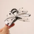 Squisita molletta per capelli con fiocco a pois in organza e strass, dettaglio elegante. - A Pois Fiocco Doppia Faccia / Base Nera