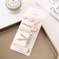 Gedetailleerde shot van Koreaanse stijl parel strass haarspelden set, elegant en stijlvol. - 5-delige scharenset