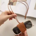 Soportes de gafas de sol magnéticos portátiles con correa para el cuello, colgante de viaje - Tostado