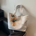 Kord Shopper Tasche für Damen, große Freizeit Umhängetasche mit süßem Plüsch Hasen Anhänger. - Nur Einzelbeutel / Weiß