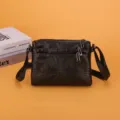 Borsa a tracolla da donna in pelle morbida lavata, elegante borsa nera multi-tasche. - Nero (fantasia Union Jack)