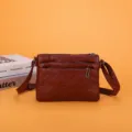 Borsa a tracolla da donna in vera pelle morbida lavata con scomparti multipli con cerniera. - Rosso (fantasia Union Jack)