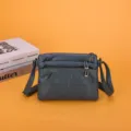 Borsa a tracolla in morbida pelle lavata da donna, borsa casual con tasche e cerniere multiple. - Blu (fantasia Union Jack)