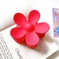 Dettaglio molletta per capelli a fiore rosa opaco, graziosa pinza per uso quotidiano. - Pinza per capelli con fiore grande rosa rossa