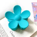 Pince à cheveux fleur bleu mat, jolie pince requin pour femmes et filles au quotidien. - Grande pince à cheveux fleur bleu clair