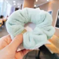 Mintgroene pluche haarscrunchie, zachte harige haarband voor dames herfst en winter. - Blauw