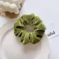 Groene fluwelen haarelastiek, stijlvolle herfst winter mode haaraccessoire voor vrouwen en meisjes. - Groen