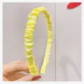 Gele satijnen geplooide haarband schattige stijlvolle haaraccessoire voor dagelijks gebruik - Teder Geel