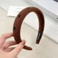 Serre-tête moelleux à pois marron pour femme, cerceau de cheveux éponge style rétro chic. - Serre-tête en Laine à Pois / Marron