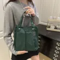 Dunkelgrüne Canvas-Tragetasche mit vielen Fächern, ideal für Arbeit, Pendeln oder als Lunchbox. - Dunkelgrün