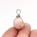 Handgefertigter drahtgewickelter Rosenquarz Kristallkugel Anhänger Detailaufnahme Kette. - Einzelner Anhänger (12mm Packung) / Gold Rosenquarz