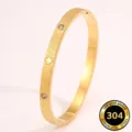 Vergoldetes Edelstahlarmband mit bürstetem Streifen, Kleeblatt und funkelnden Diamanten. - Gestreifter Kleeblatt Strass Stil / Gold