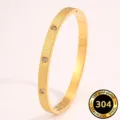 Vergoldeter Edelstahl Armreif mit gestreiftem Muster und funkelnden Steinen für Damen Mode. - Gestreifter Zehn Strass Stil / Gold