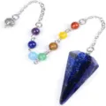 Naturkristall Sechseck Kegel Pendel Anhänger mit bunten Chakra Perlen und Silberkette. - Kleiner Lapislazuli-Stil / 21mmx14mm mit 7 Perlen Kette