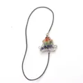 Primer plano detallado del marcapaginas de meditacion yoga de cristal chakra envuelto. - Árbol de la vida de Acala plateado