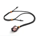 Handgefertigte schwarze geflochtene Kette mit Natur-Rosa-Kristallstein und Holzkugeln. - Schwarze Netzkette / Schwarzer Netzbeutel + Rosenquarz