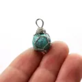 Handgefertigter drahtgewickelter türkisfarbener runder Steinanhänger Detailansicht. - Einzelner Anhänger (12mm Packung) / Silber Mit Türkis