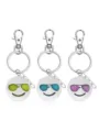 Porte-clés visage souriant lunettes de soleil en métal, variante avec pendentifs émail colorés. - Bleu et bleu-vert lumineux / Fier (NY1289)