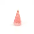 Detalle de pirámide de resina de cristal rosa decoración de meditación espiritual - Cuarzo rosa / Adorno de pirámide hexagonal