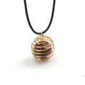 Naturkristall Edelstein drahtgewickelter Frühlingskäfig Anhänger Halskette DIY Modeschmuck - Unregelmäßiger Stein + Lederband / Silber Tigerauge