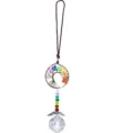Détail en gros plan de l'arbre de vie en fil de cuivre et du pendentif attrape-soleil en cristal. - Arbre Incliné Bronze