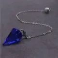 Blauer Kristall Sechseckiges Prisma Pendel Anhänger Halskette Detailansicht mit facettiertem Stein. - Hexagonaler Kegelanhänger / Transparentes Blau
