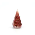 Primer plano detallado de fragmentos de jaspe rojo en pirámide de resina con cobre. - Jaspe Rojo / Adorno de pirámide hexagonal