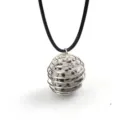 Naturstein Spiral Korb Anhänger Halskette mit schwarzem Seil Variante für DIY Schmuck Design. - Unregelmäßiger Stein + Lederband / Silberne Punkte