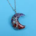 Halskette mit Mond-Anhänger aus Harz und Kristallen, Lebensbaum-Drahtwicklung für Damen. - Harz-Bunt