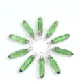 Drahtummantelter gruener Kristall Sechseck Saeule Anhaenger Schmuck Detailansicht Grosshandel - Nur Anhänger (Ohne Kette) / Silberdraht Transparent Grün