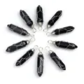 Detailansicht natürlicher schwarzer Obsidian Sechskant Kristall Anhänger in Silberdraht. - Nur Anhänger (Ohne Kette) / Silberdrahtumwickelter schwarzer Achat