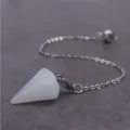 Natürlicher weißer Kristall Quarz Hexagon Prisma Pendel Halskette mit Silber Kette. - Hexagonaler Kegelanhänger / Weißer Jade