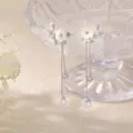 Eleganti orecchini lunghi con perla fiore e zircone brillante per feste ed eventi. - Nappina a Fiore / Colore acciaio