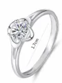 Primer plano detallado del elegante anillo de trébol con una piedra de circonita brillante. - Talla US 7 (1.7cm ID) / Plateado (SE3218)