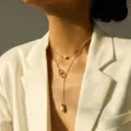 Collana girocollo di perle multistrato con catene dorate e ciondolo da donna estate spiaggia - Perla d'Acqua Dolce Naturale Bianca (NZ1485)