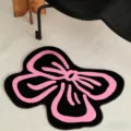 Zwarte en roze strik vormige vloermat zachte kasjmier achtige tapijt interieur detail shot - Zwarte basis met roze strik (Stijl-10)
