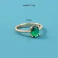 Anello variante in zircone verde placcato oro, elegante gemma ovale gioiello minimalista. - Stile Verde Ovale (SE1493)