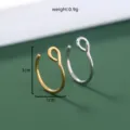 Minimalistische metalen oorclip en neusring set, stijlvol en modern voor dames. - Goud en Zilver