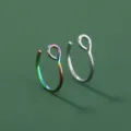 Minimalistische metalen neusring set, regenboog en zilveren oorringen voor stijlvolle vrouwen. - Kleurrijk en Zilver