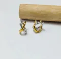 Boucles d'oreilles créoles croisées dorées et argentées, élégant design X chic pour femmes. - Style Croisé Bicolore